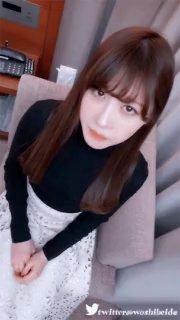 今晚约了个花裙妹子，穿上黑丝撕裆口交舔弄，骑乘后入猛操呻吟大声非常诱人